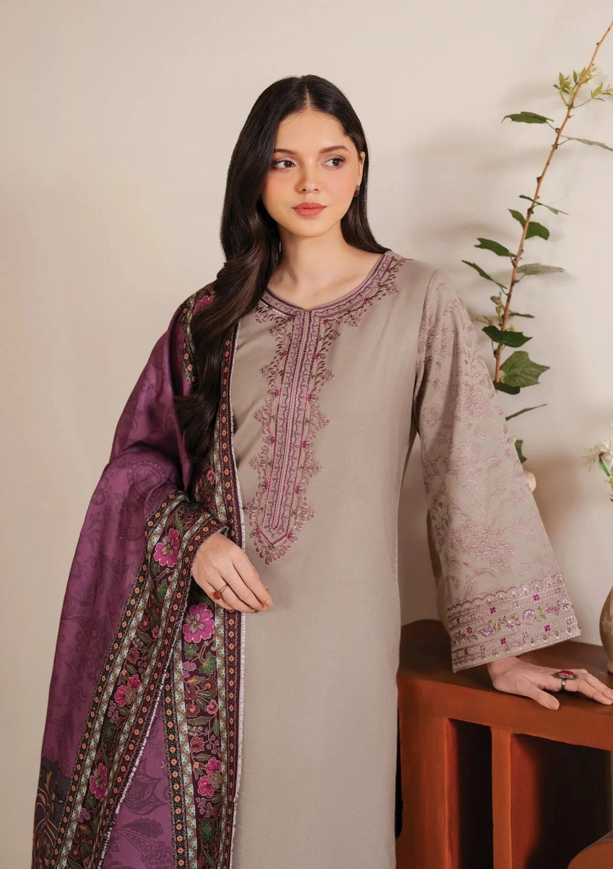Jazmin 3 Pc Embroidered Lawn Suit - 549