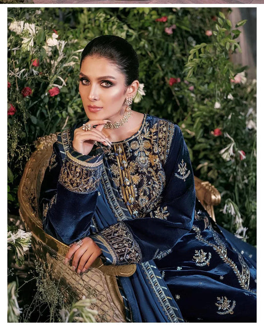 ZARA JAHAN 959-3PCs Embroidered Velvet With Embroidered Organza Dupatta