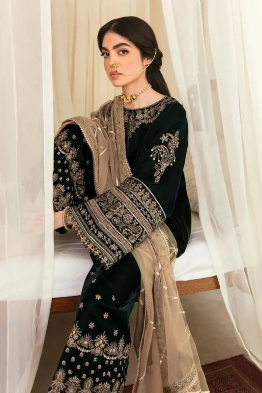 ZARA JAHAN 958-3PCs Embroidered Velvet Dress With Embroidered Organza Dupatta