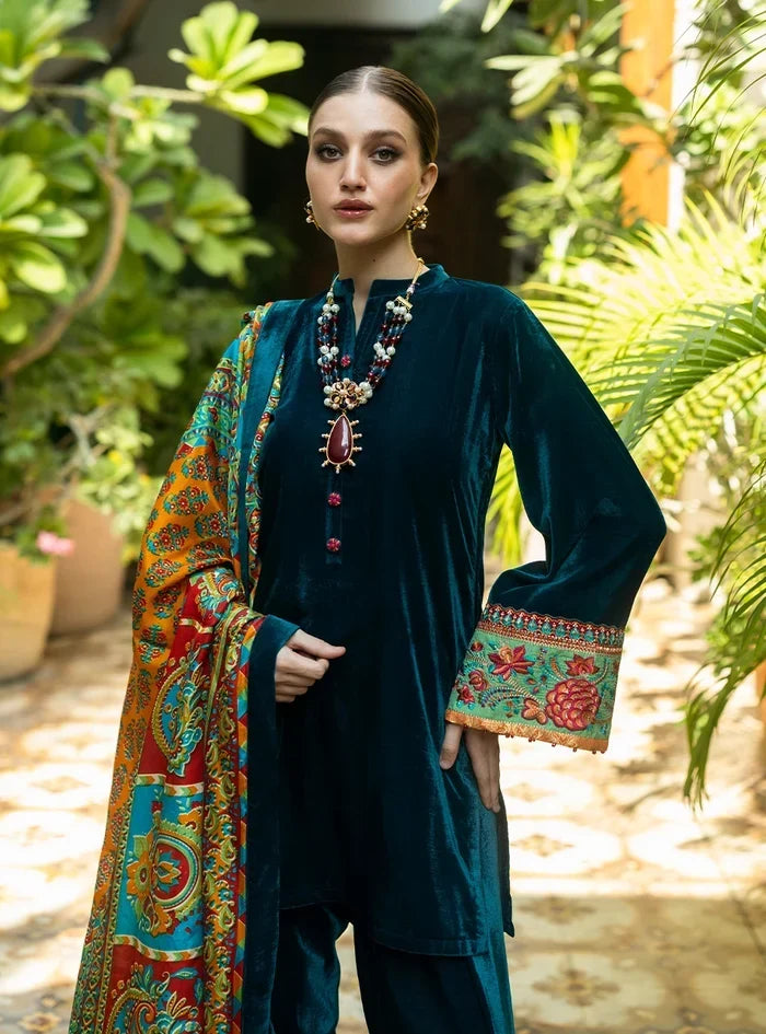 ZARA JAHAN  D-806- Winter Velvet Dress with Printed Dhanak Shawl