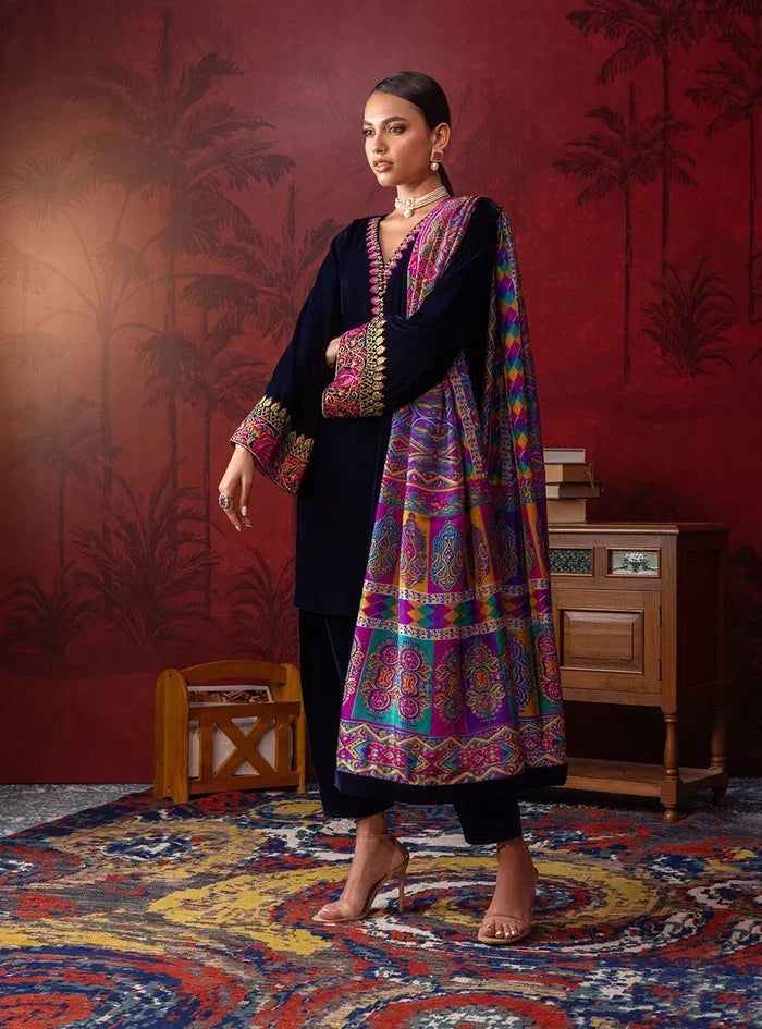 ZARA JAHAN  D-807- Winter Velvet Dress with Printed Dhanak Shawl