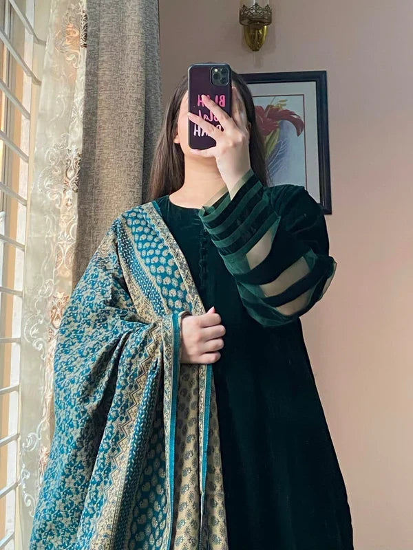 ZARA JAHAN  D-802- Winter Velvet Dress with Printed Dhanak Shawl