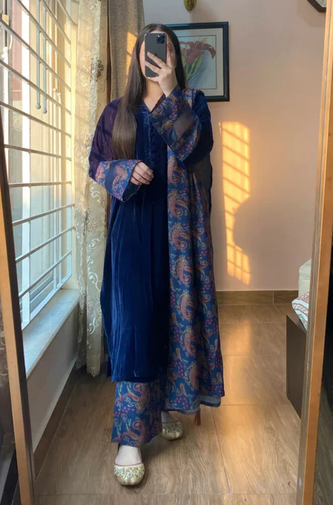 ZARA JAHAN  D-804- Winter Velvet Dress with Printed Dhanak Shawl