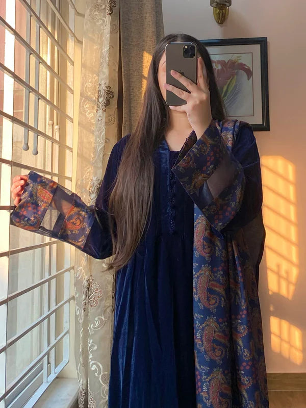 ZARA JAHAN  D-804- Winter Velvet Dress with Printed Dhanak Shawl